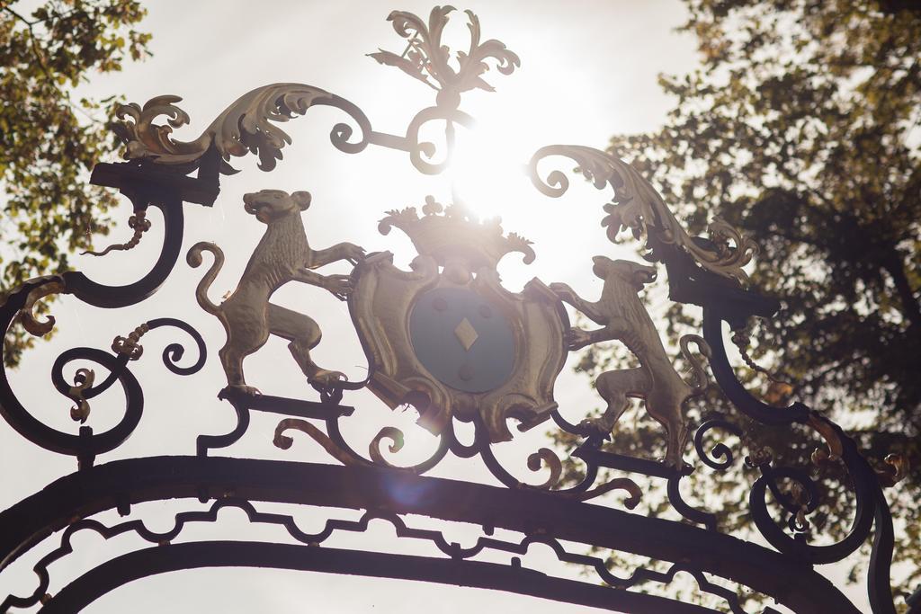 Chateau De Pierreclos Luaran gambar